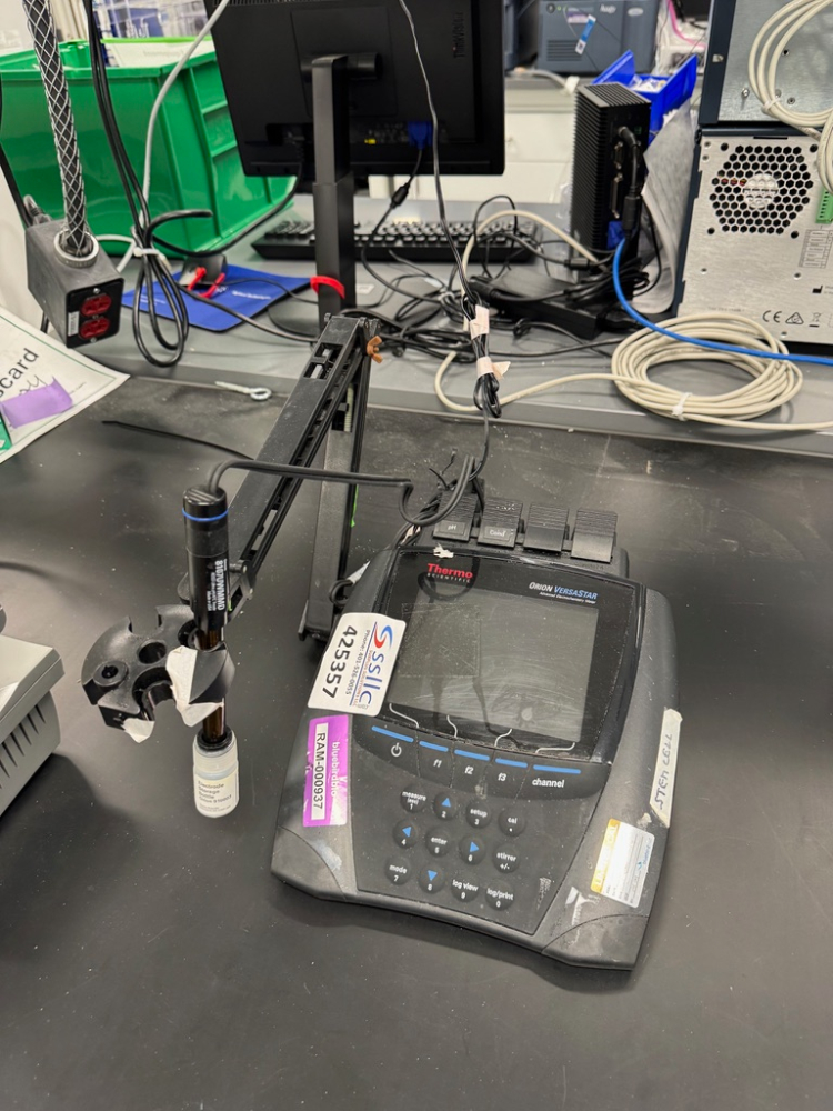 Image of Thermo Scientific Orion VersaStar Advanced Electrochemistry Meter